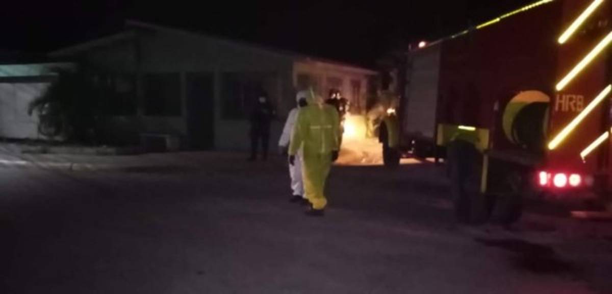 Duras imágenes del entierro de los primeros dos muertos por coronavirus en Honduras