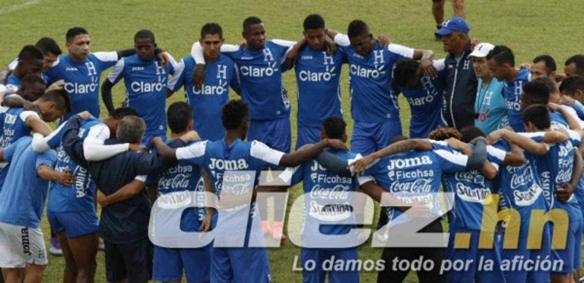 Pinto pide concentración, entrega y disciplina tras primer entreno con toda su artillería