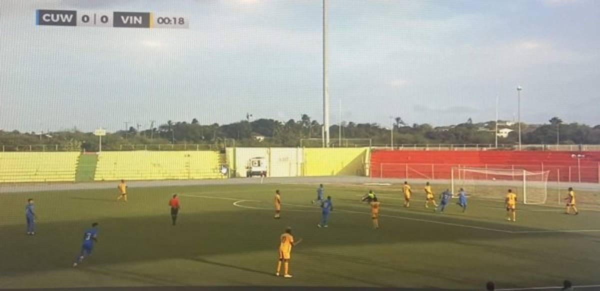 Los aficionados afuera del Cuscatlán, el cubano que llegó casi al entretiempo y la celebración de Alphonso Davies