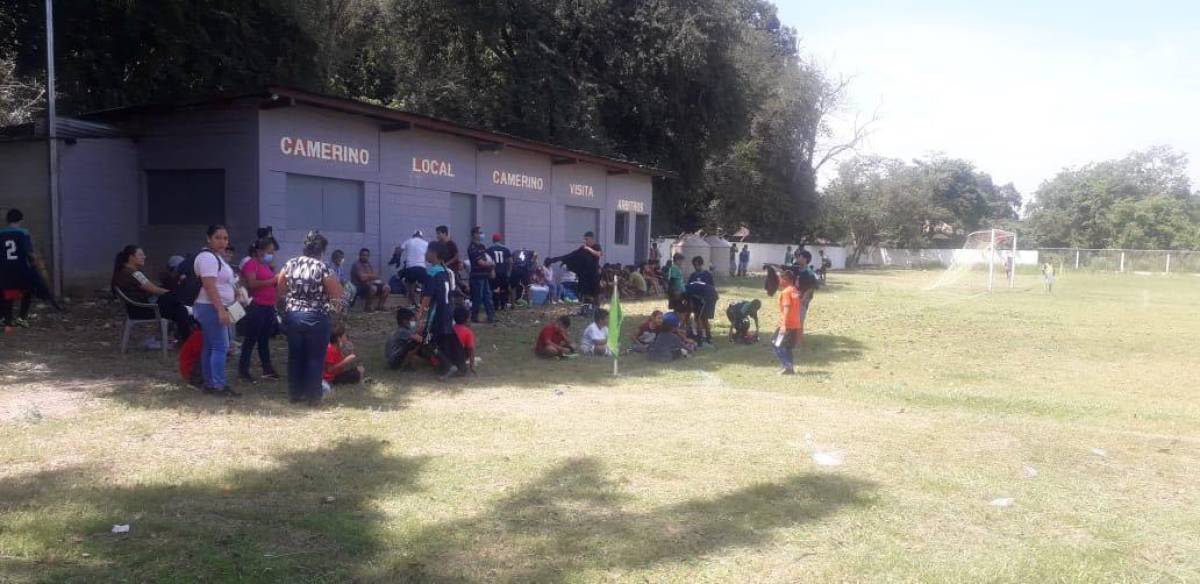 El estadio Milton Flores de La Lima en completo abandono: La detestable forma en cómo entrenan las Ligas Menores
