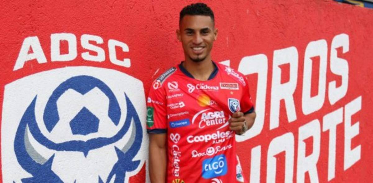 Español dirigirá en El Salvador, Saprissa se reforzará y Esteban Espíndola es noticia