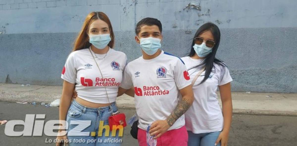 Las hermosas mujeres y el ambiente del clásico Motagua-Olimpia en el estadio Nacional