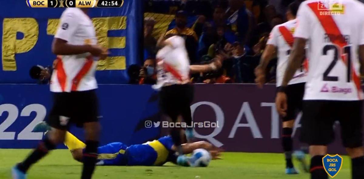 Patadón en el rostro y zafarrancho en La Bombonera: la brutal agresión en la cara a futbolista de Boca Juniors