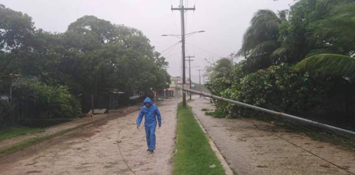Fotos: Huracán Eta toca tierra y azota con fuerza las costas del Caribe Norte de Nicaragua