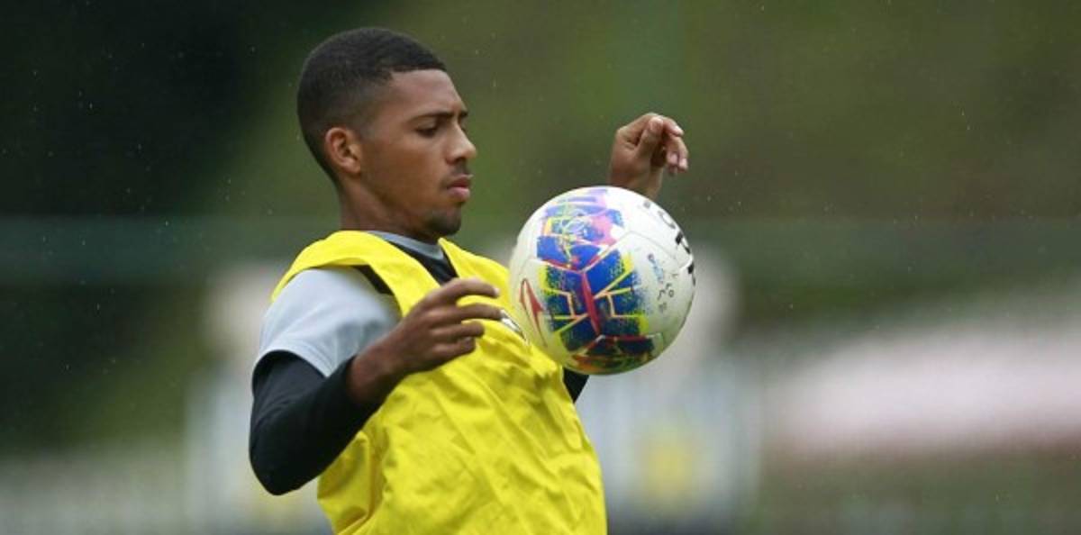 ¡BOMBAZOS! Dani Alves cerca de un acuerdo; barrida en el Barça y James al Bayern