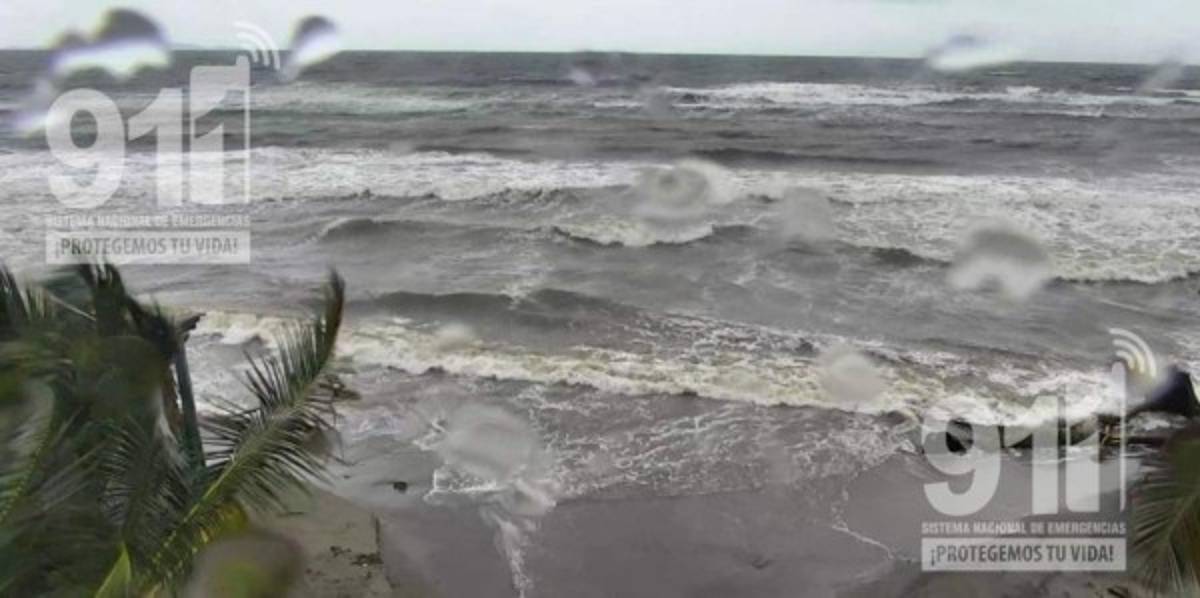 Inundaciones y 40 casas caídas: Las lluvias del huracán Iota ya dejan desastres en Honduras