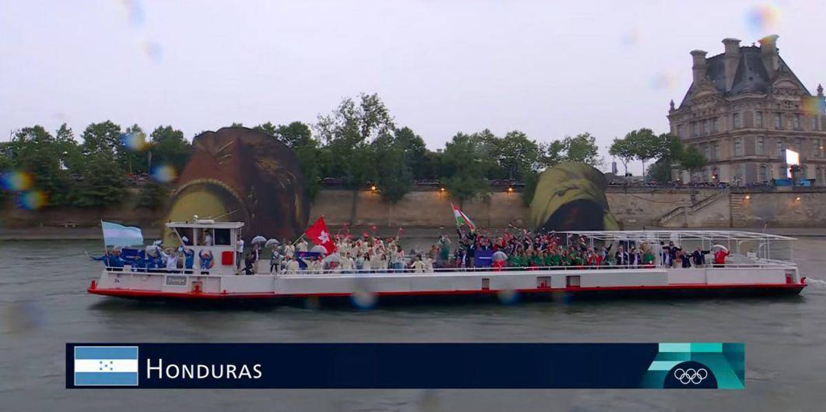 Delegación de Honduras brilla en la inauguración de los Juegos Olímpicos París 2024: así fue su paso por el Río Sena