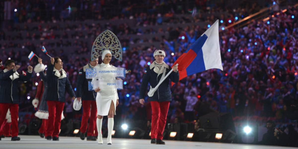 Irina Shayk desfiló junto a delegación Rusia en Sochi