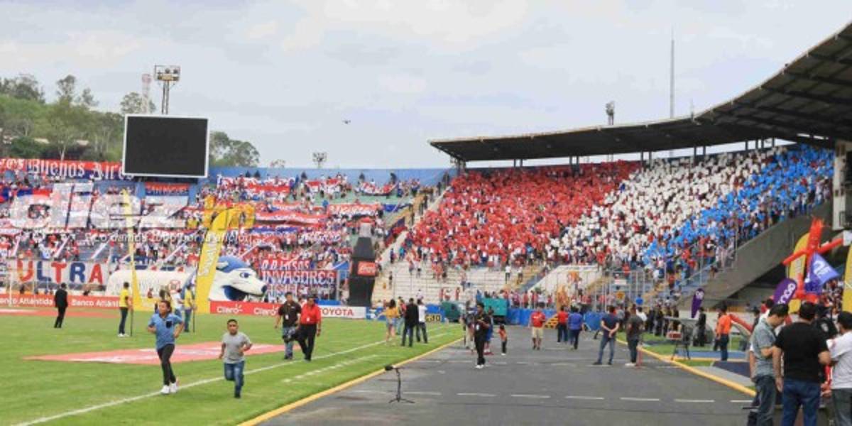 LO QUE NO SE VIO POR TV: ¿Dónde miró el partido Keosseián?; modelo y legionario en primera fila