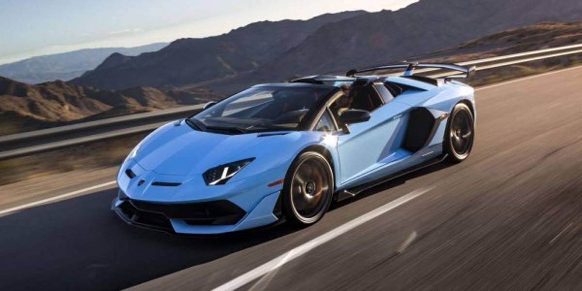 James Rodríguez y su flota espectacular de autos que no puede conducir en España