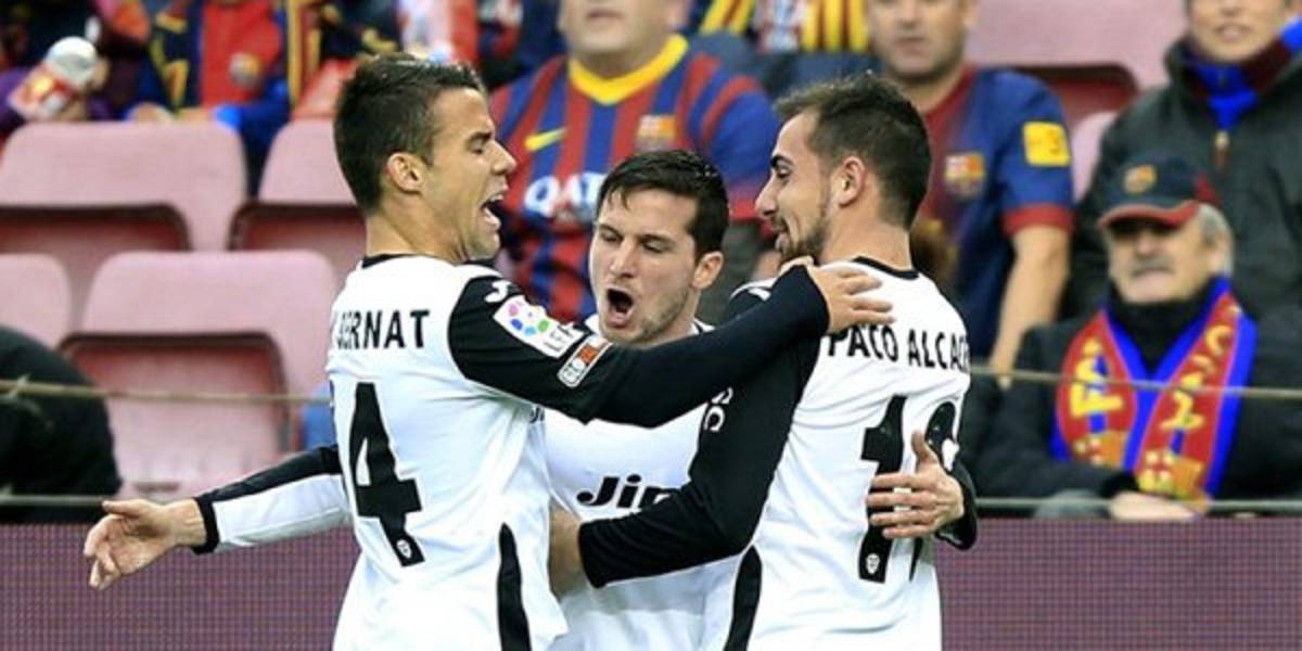Valencia propina un duro golpe al Barcelona
