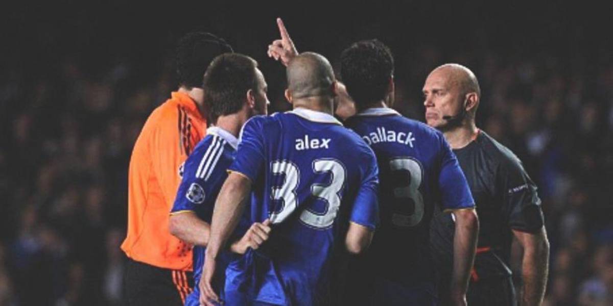 Rompe el silencio 13 años después: Las confesiones de Ovrebo el día que “ayudó” al Barcelona contra Chelsea: “Tuve que haber pitado un penalti”