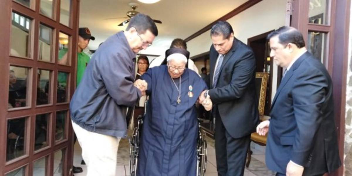 Empresarios, ex presidentes y periodistas: Las personalidades en el velatorio de Rafael Ferrari