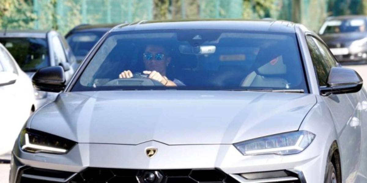 Una nave espacial: Así es el lujoso nuevo auto de Cristiano Ronaldo que ya presume en Inglaterra