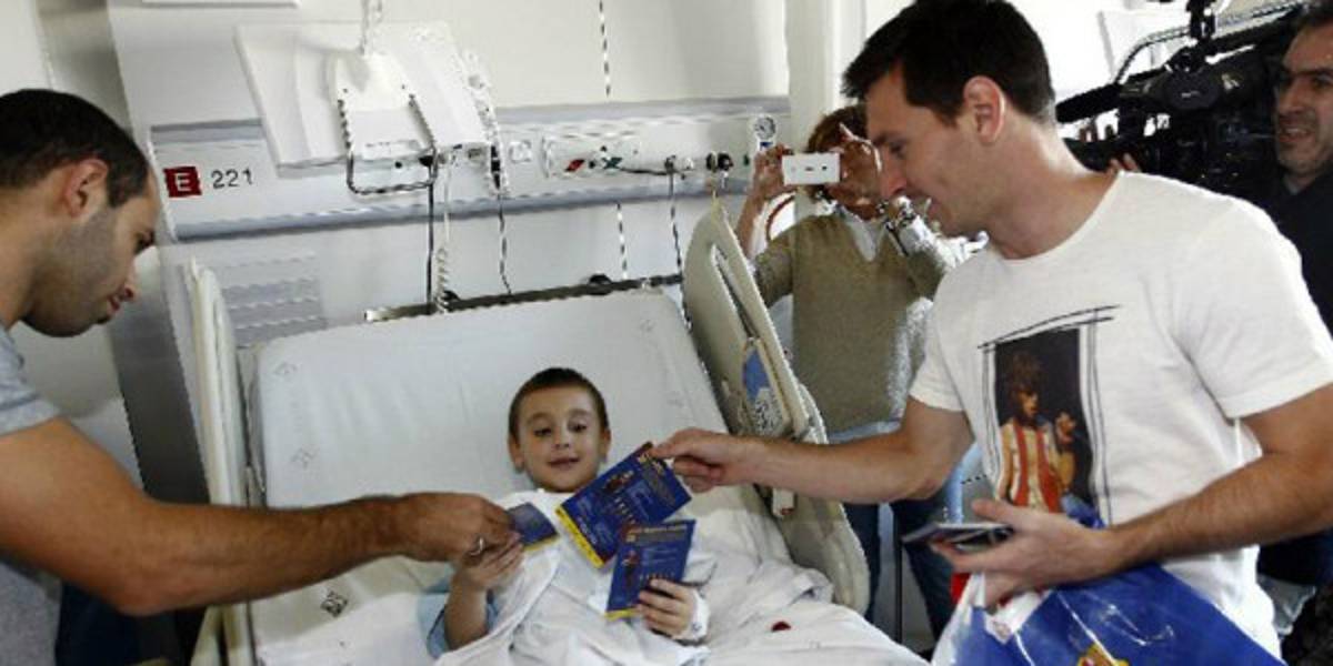 VIDEO: Messi sorprende con regalos a niños en hospital