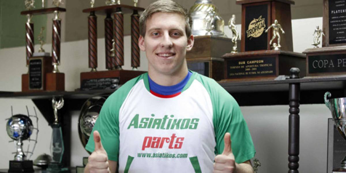 Platense contrata a portero estadounidense