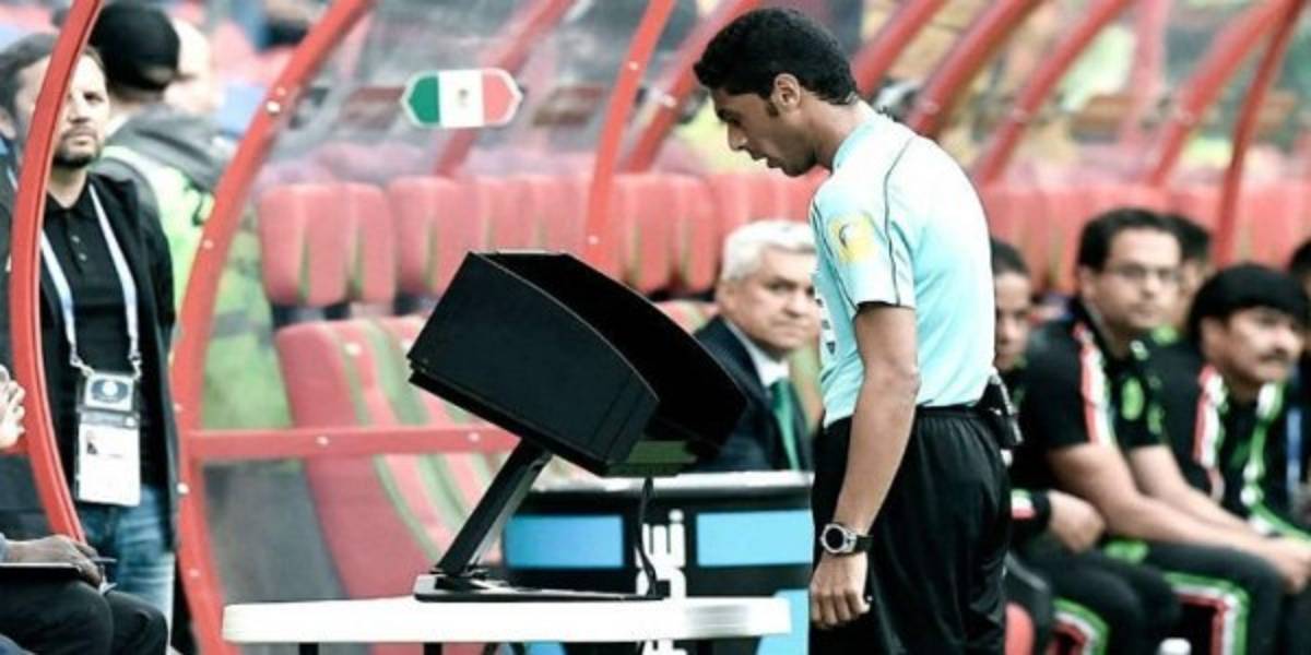 La FIFA selecciona trece árbitros que serán asistentes de VAR en Rusia 2018
