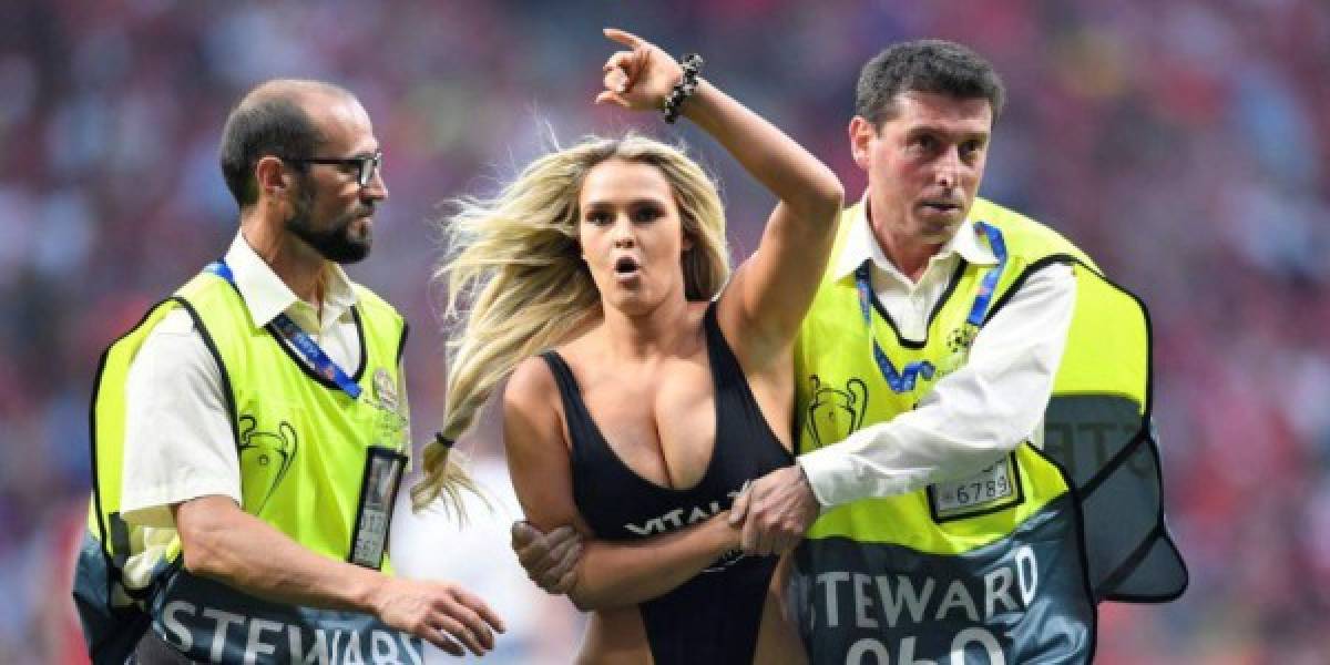 FOTOS: La infartante rubia que se metió a la cancha en la final de la Champions League