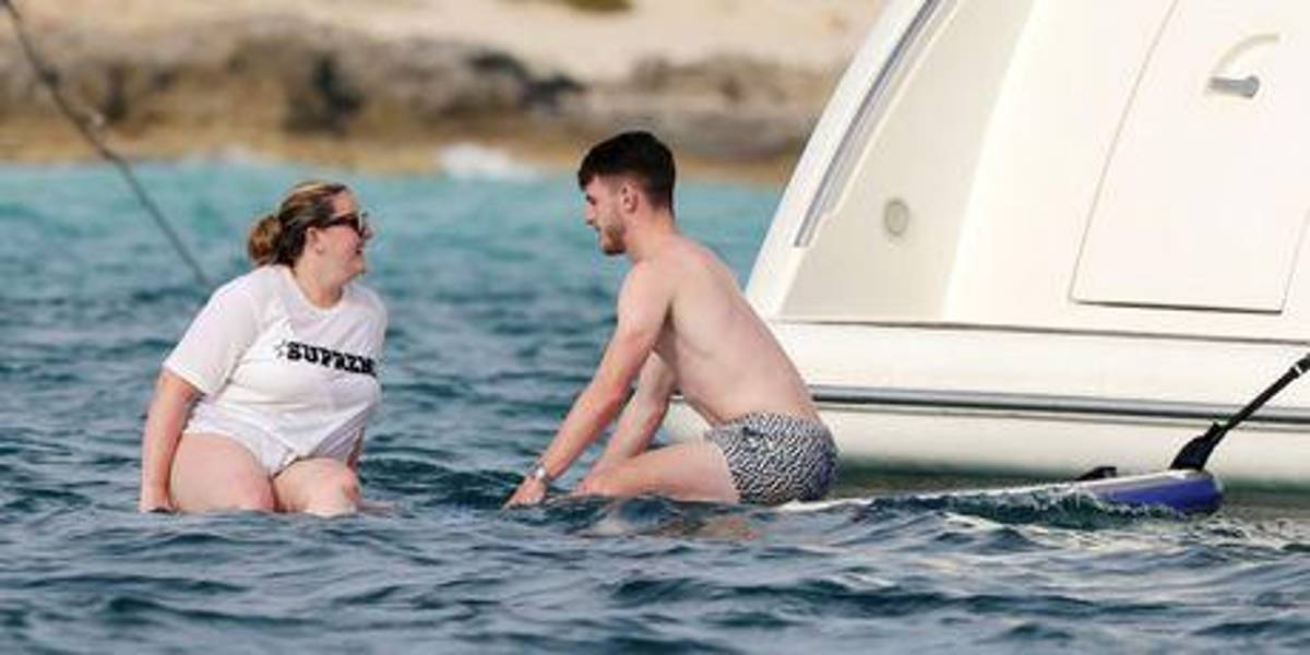 La novia del crack de la Premier League de la que todos hablan por su aspecto físico: ¿por qué se enamoró de ella?