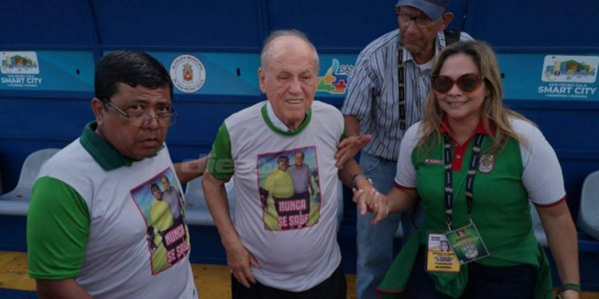 En fotos: Chelato Uclés se emociona en lindo homenaje que le realizó Marathón  
