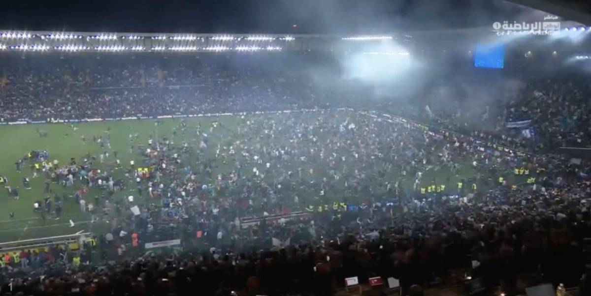 Brutal invasión y “Chucky” Lozano como Superman: la histórica celebración del título del Napoli en Italia