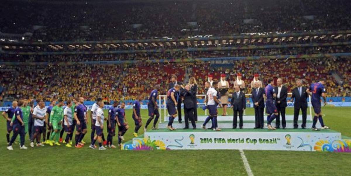 Triste adiós a Brasil. Holanda golea 3-0 y es tercer lugar del mundial .
