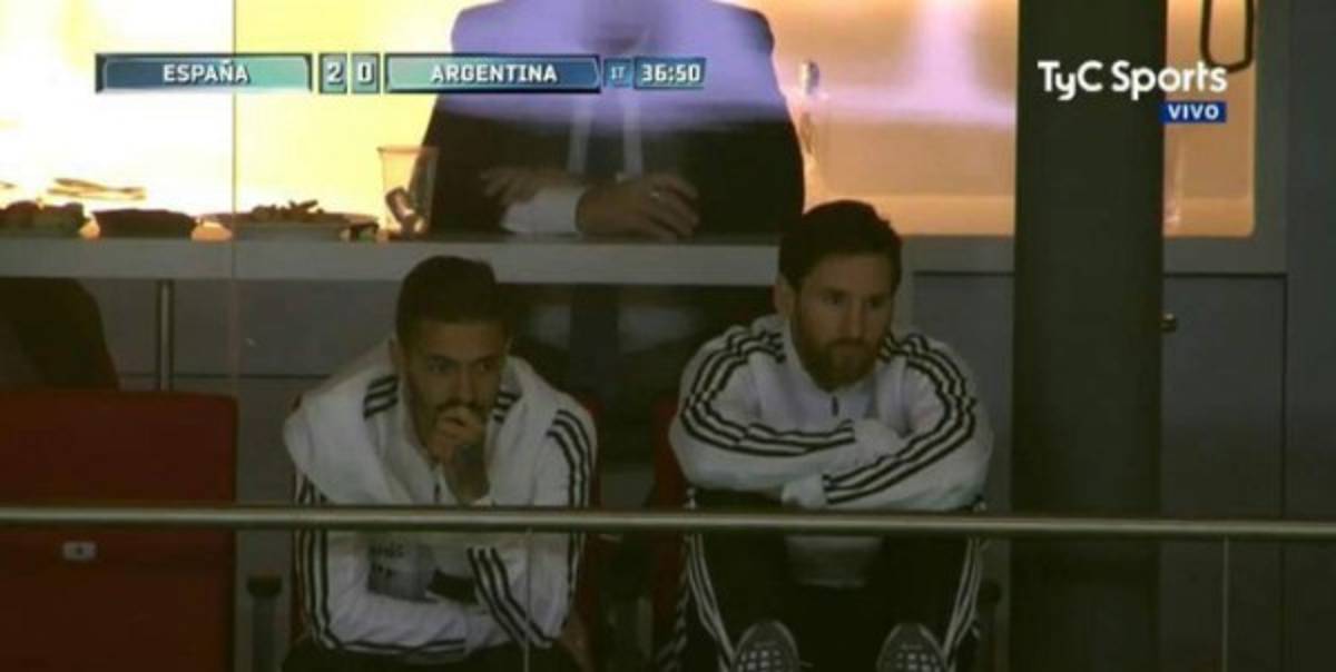 ¿Lágrimas? La tristeza de Messi en las gradas tras la goleada de España sobre Argentina