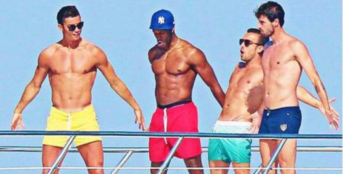 Las excéntricas vacaciones de Cristiano Ronaldo y sus amigos