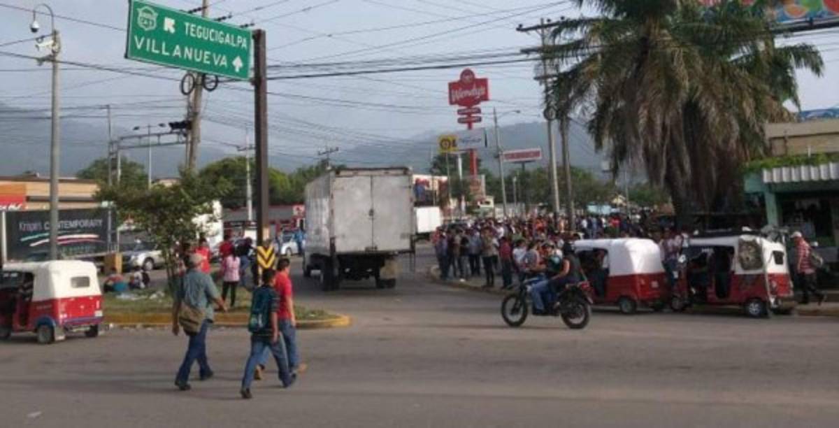 FOTOS: Carreteras bloqueadas por paro de transportistas de Honduras