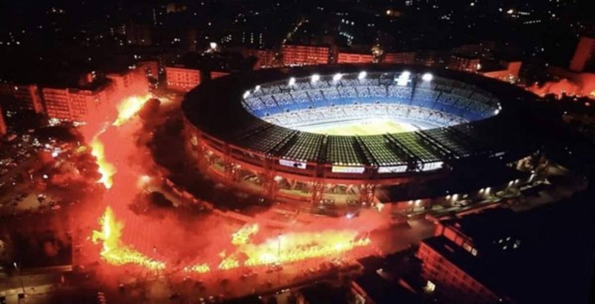 Así fue el impresionante homenaje del Nápoles a Diego Maradona: Locura y todos con la '10'