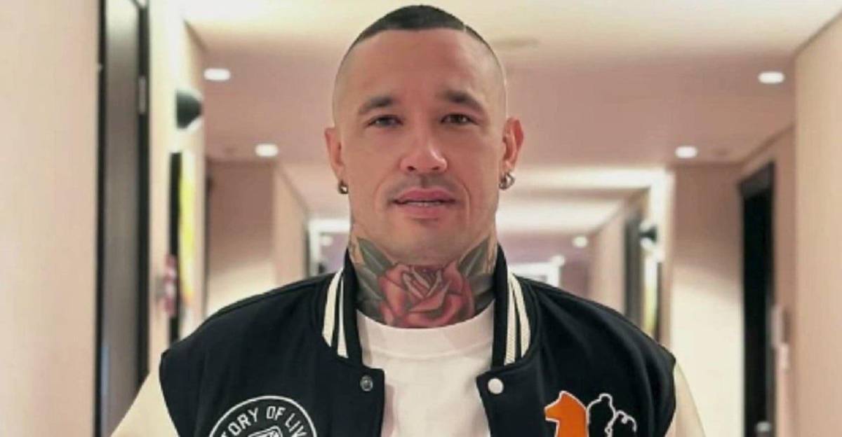 Confiesa que tiene relaciones 500 veces al año y saca a la luz el salario que gana como futbolista: Eso es importante