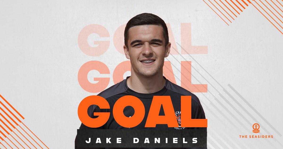 ¿Quién es y dónde juega? El primer futbolista europeo activo en declarse abiertamente gay: solo tiene 17 años