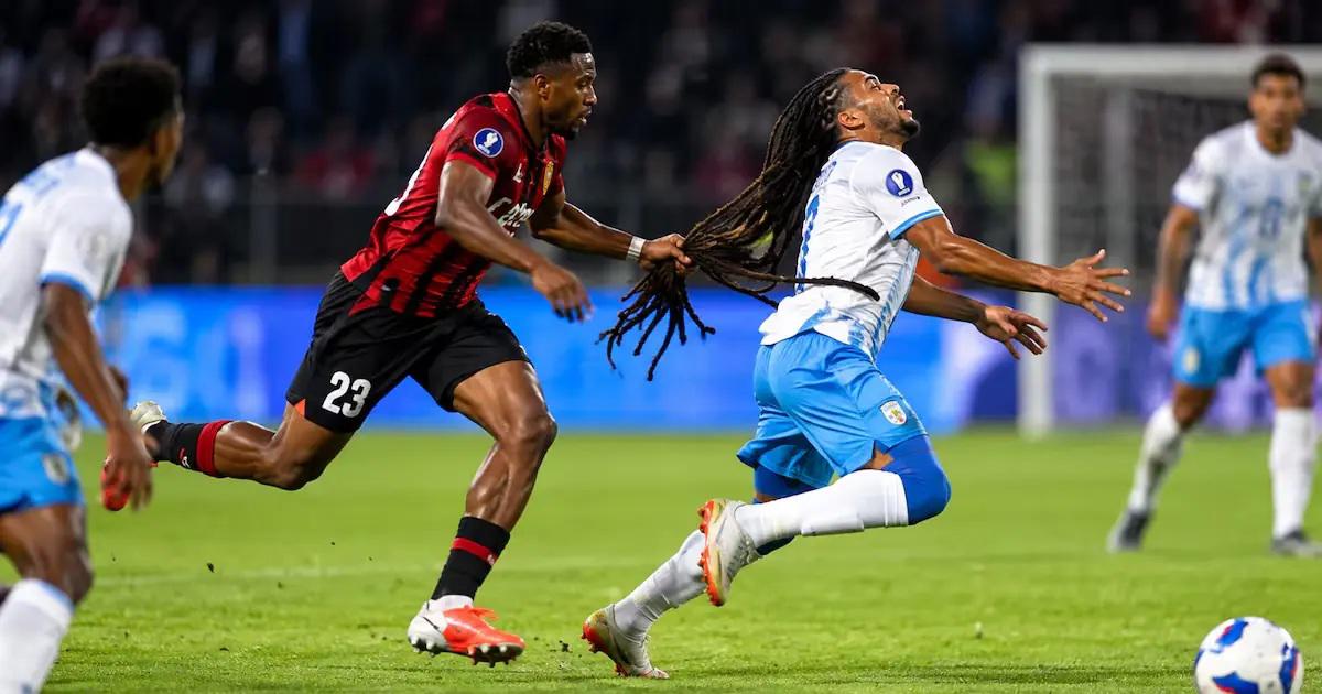 Concacaf: las insólitas rojas que provocó jugador de 1.5 metros por sus trenzas