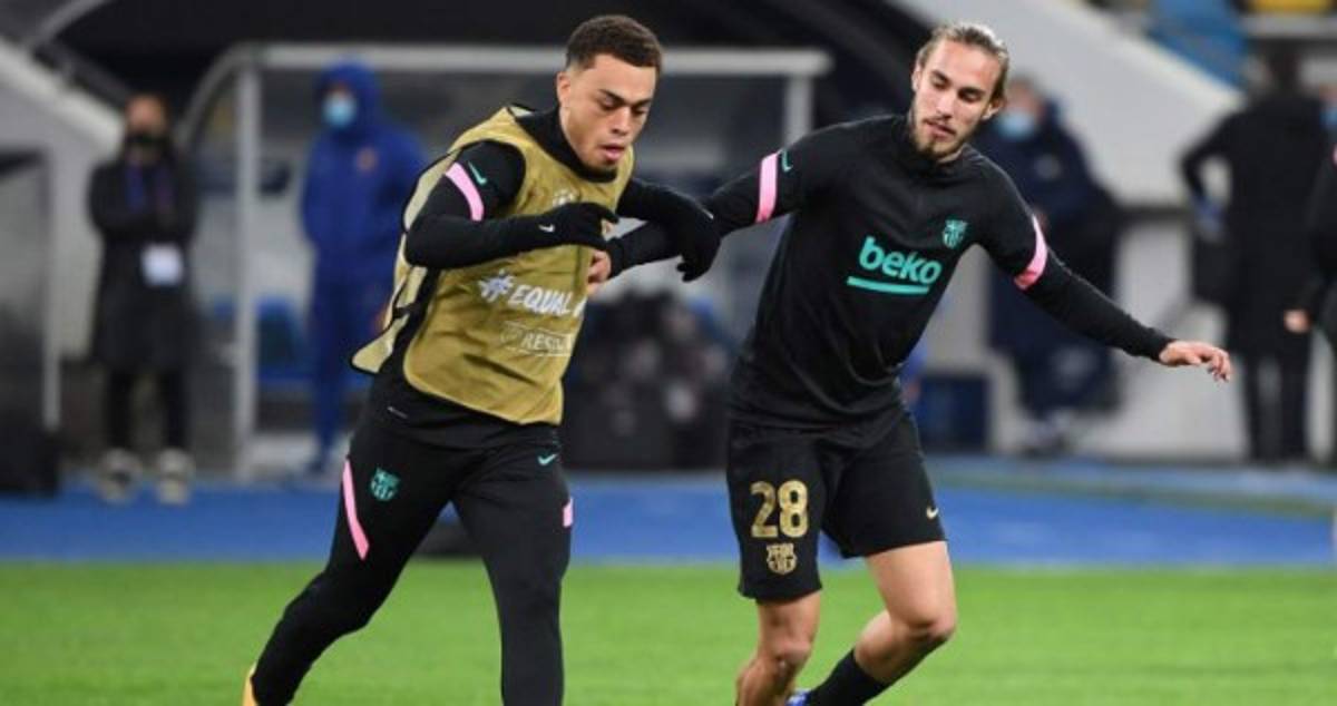 Koeman confirmó una nueva baja: El 11 del Barcelona para ganar al Atlético y evitar un desastre en la Liga Española