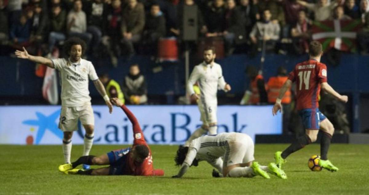 ¡No apto para sensibles! Las lesiones más escalofriantes que se han visto en el fútbol