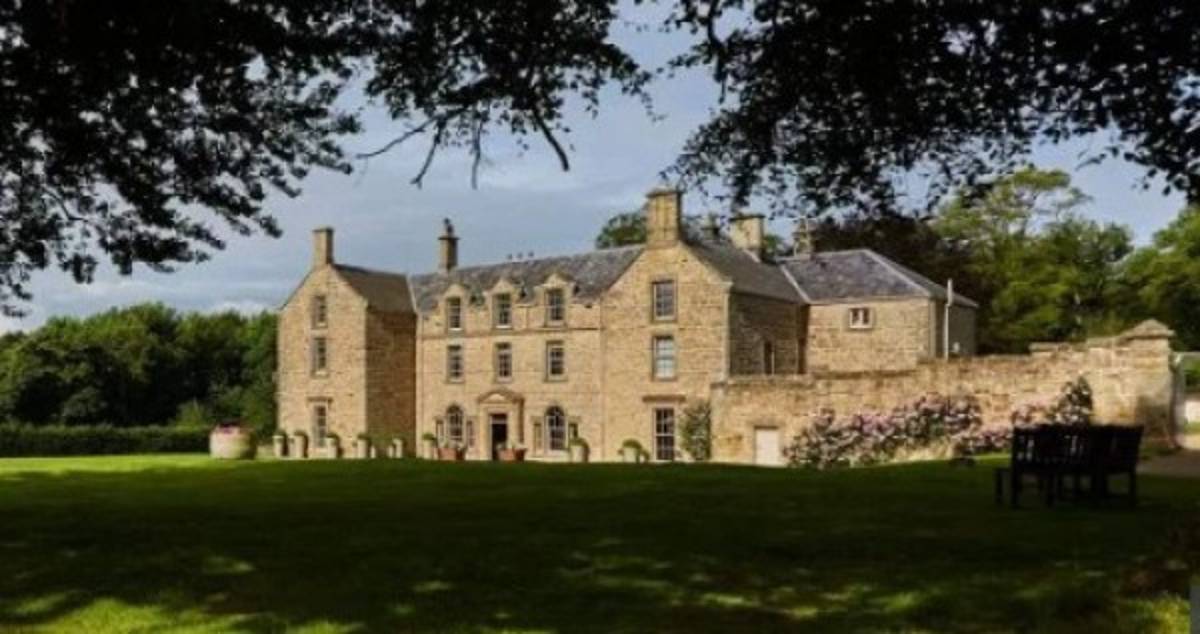 Se retiró hace ocho años: El imperio inmobiliario y el negocio de muebles de lujo de Sol Campbell