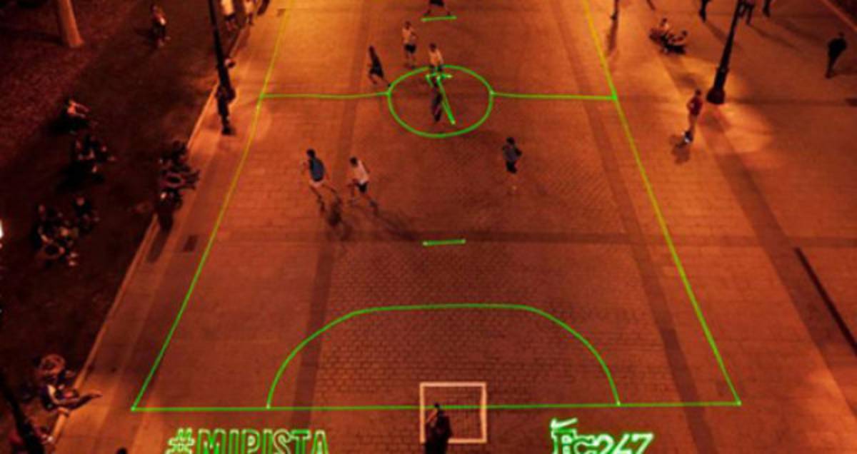 VIDEO: Nike arma una cancha de fútbol con lasers