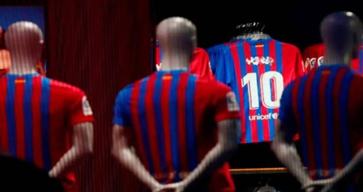 La decisión del Barça sobre el '10' de Messi, no será Coutinho y Piqué tiene su favorito ¿A quién le queda mejor?