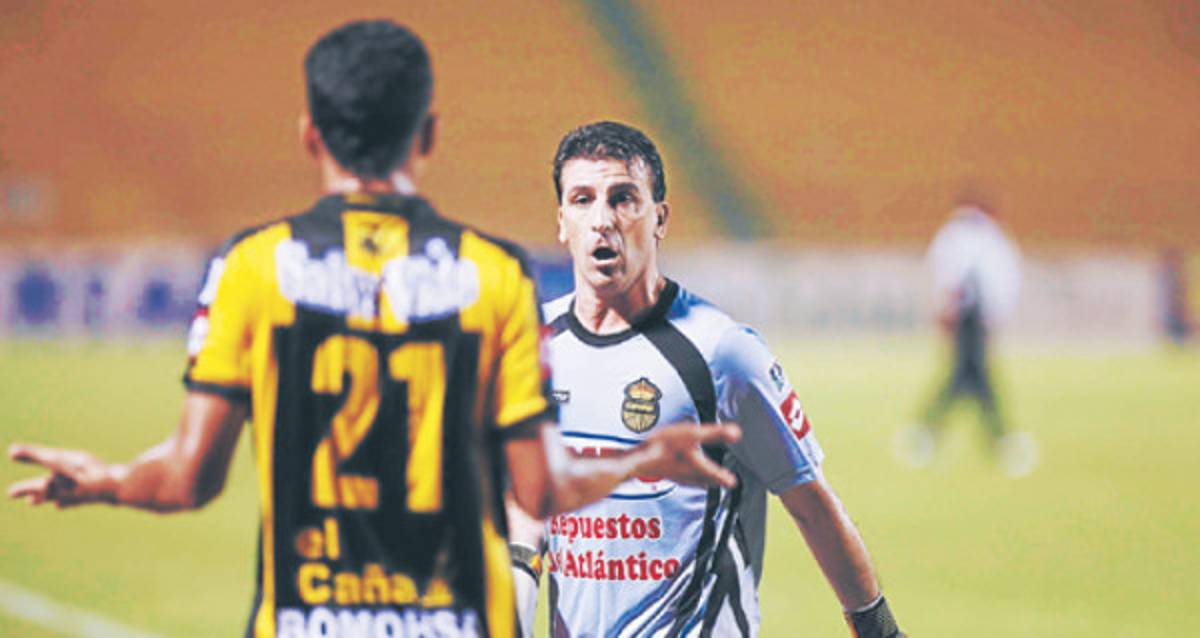 Pleito entre jugadores de Real España