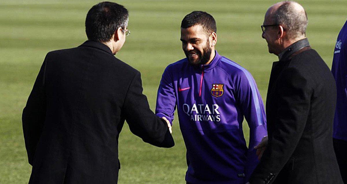 Las cosas entre Dani Alves y Bartomeu en el Barcelona no terminaron bien.