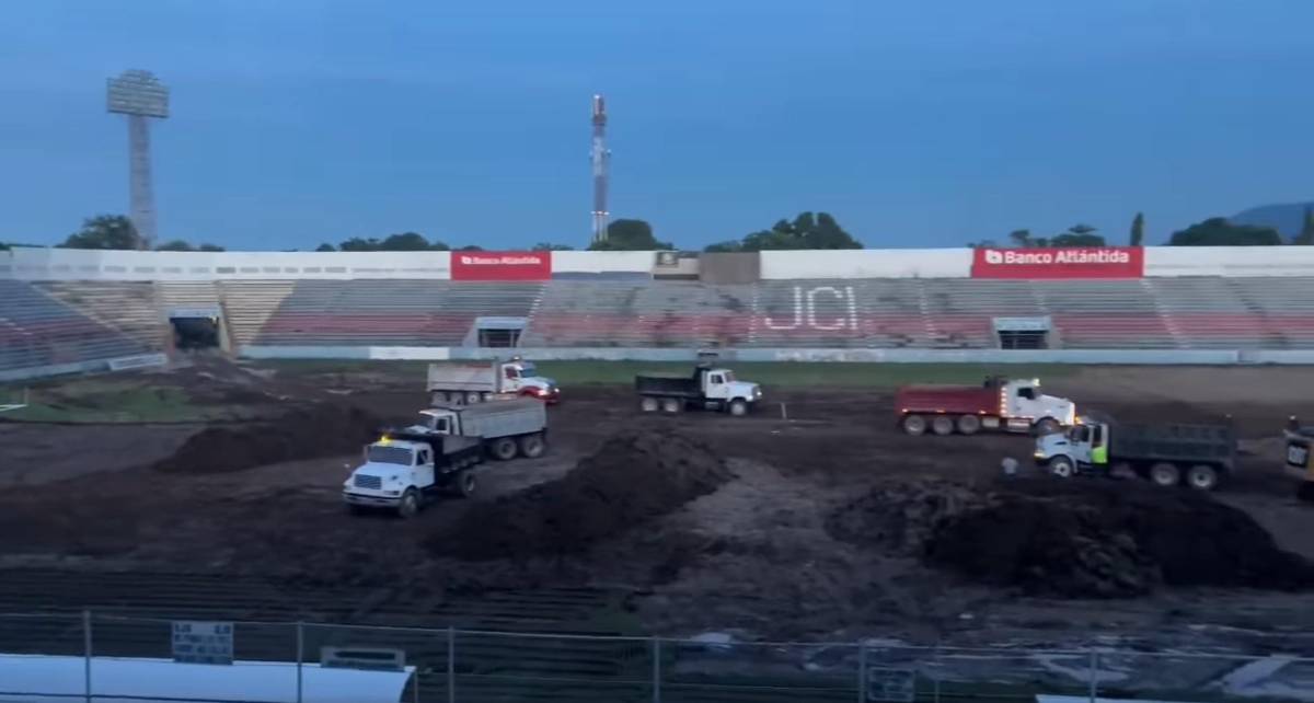 Así avanzan los trabajos de cambio de grama en el estadio Municipal Ceibeño ¿Cuánto es la inversión?