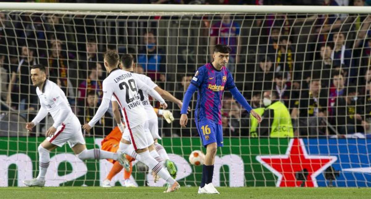 La tristes imágenes de la eliminación del Barcelona: Afición culé abandona, Adama Traoré destrozado, Xavi y sus constantes reclamos