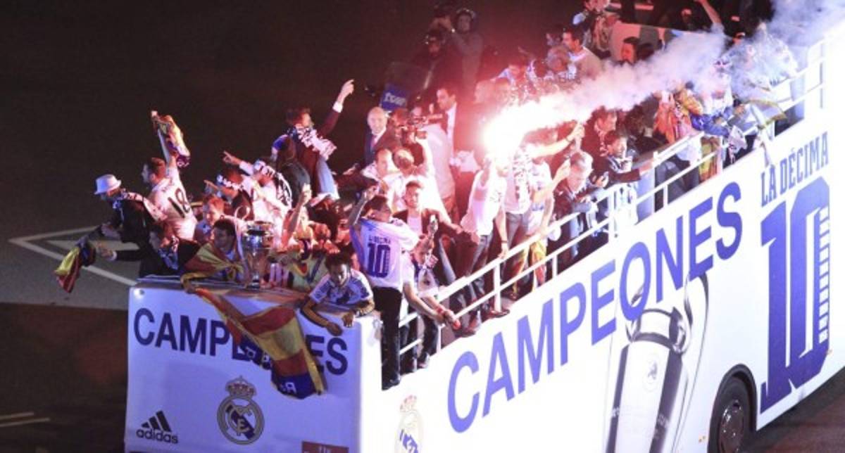 El Real Madrid celebra en la Cibeles