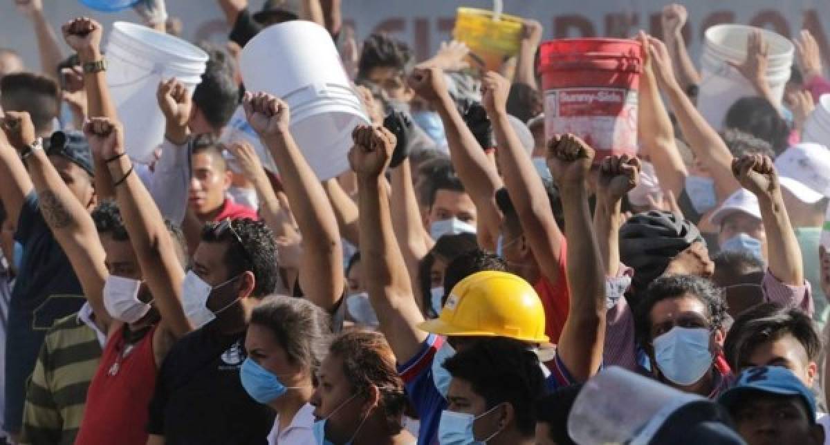 Mexicanos se lucen con espectacular homenaje a los héroes del terremoto
