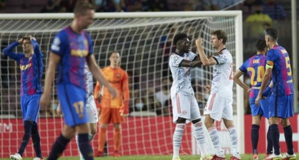 Las imágenes de la impotencia en Barcelona tras la paliza: Silbidos, Jordi Alba, abatido ¿y Piqué?