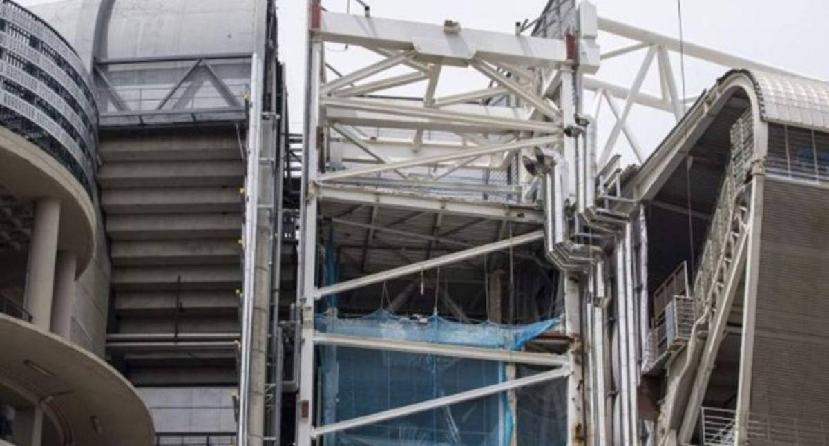 Comenzaron a poner el techo retráctil: Así marcha la remodelación del Santiago Bernabéu