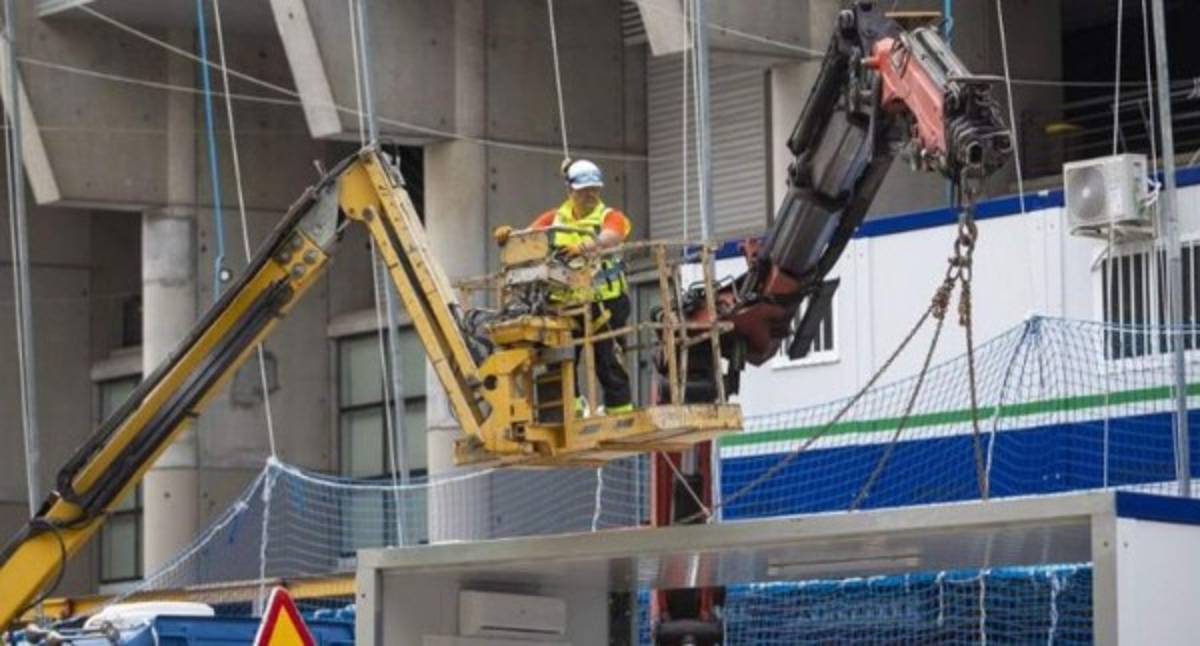 Comenzaron a poner el techo retráctil: Así marcha la remodelación del Santiago Bernabéu