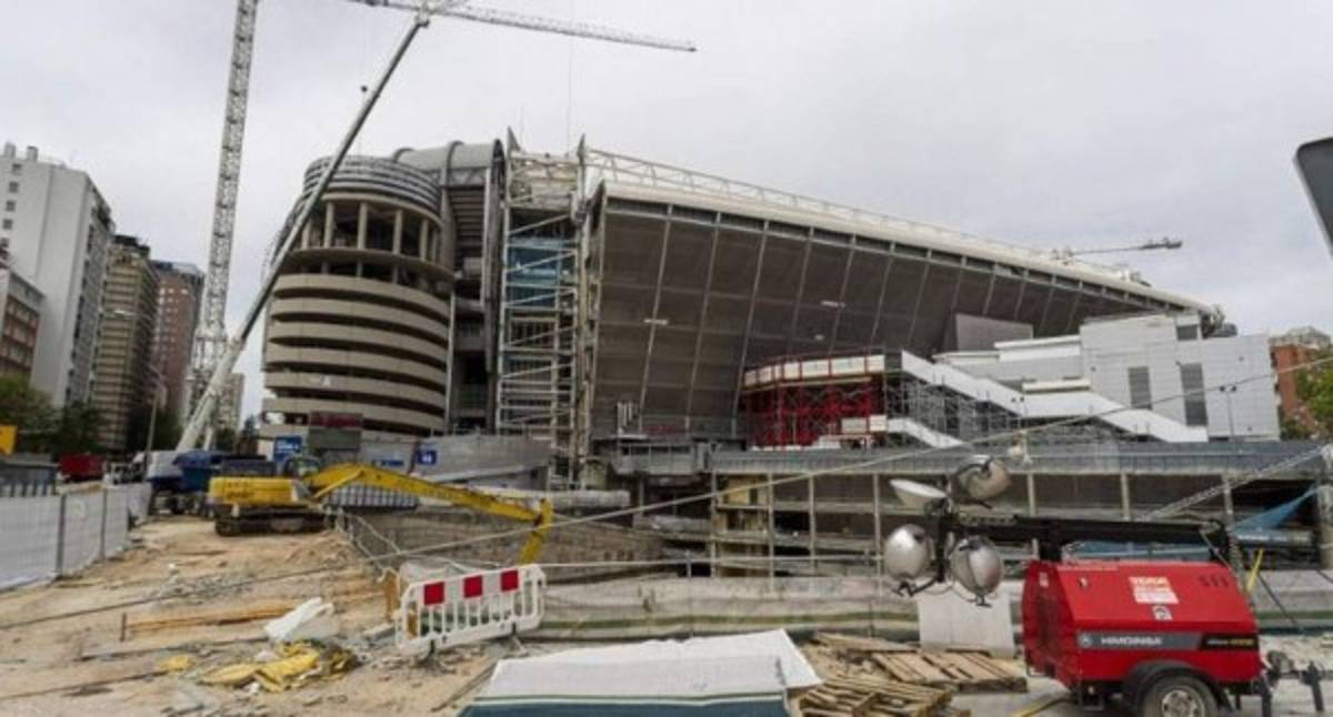 Comenzaron a poner el techo retráctil: Así marcha la remodelación del Santiago Bernabéu