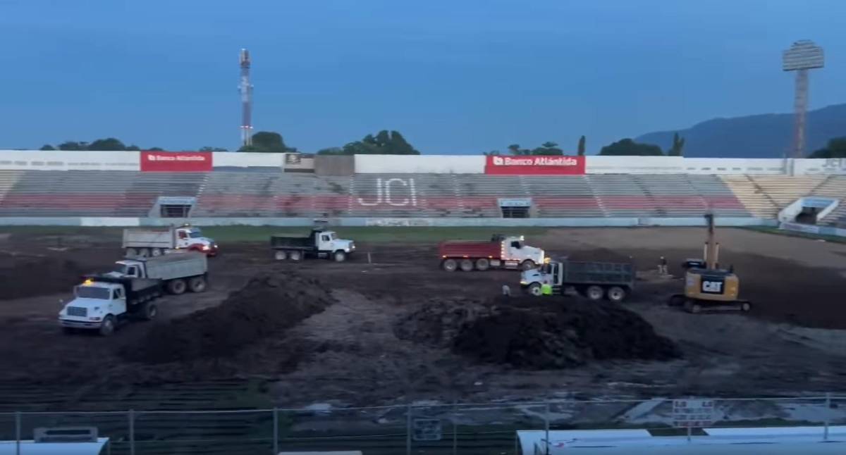 Así avanzan los trabajos de cambio de grama en el estadio Municipal Ceibeño ¿Cuánto es la inversión?