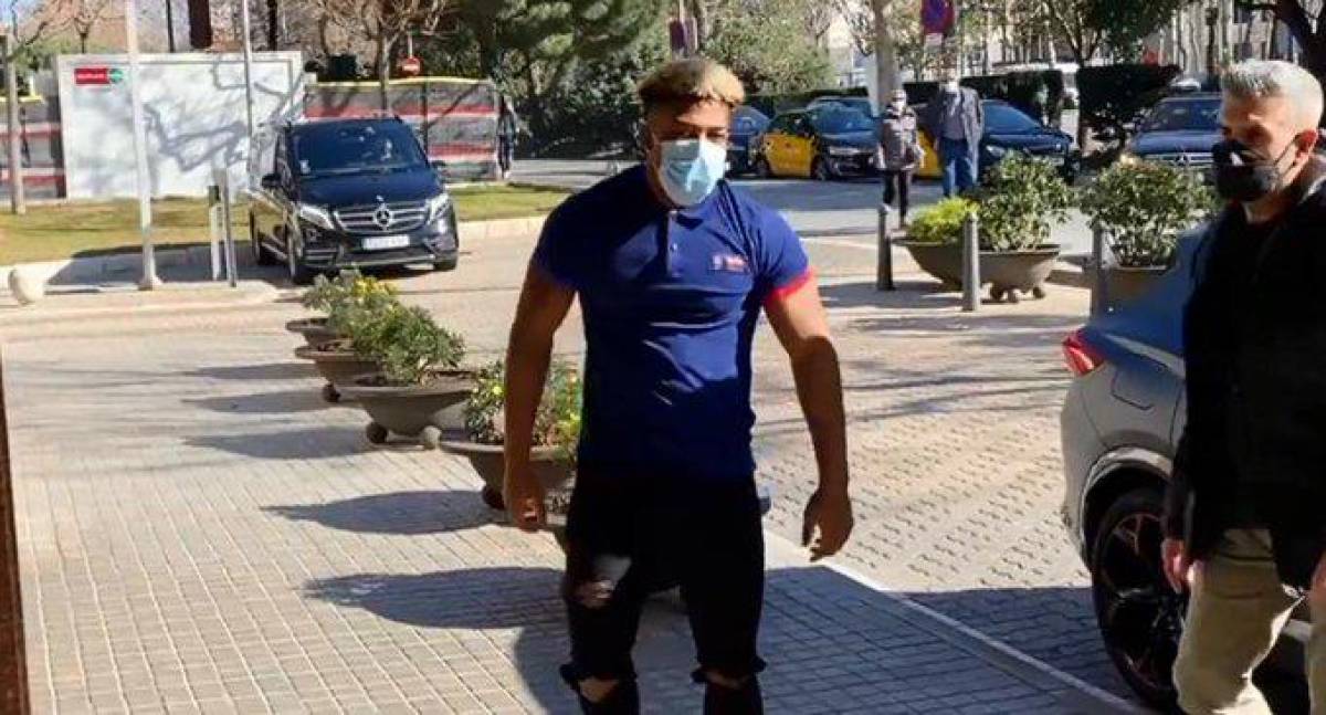 Adama Traoré en el hospital del Barcelona para pasar las pruebas médicas.